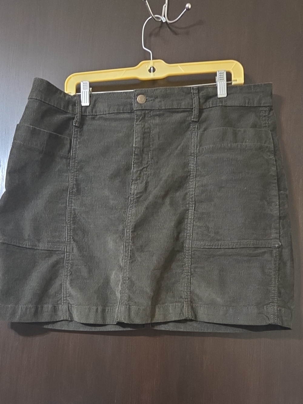 Old Navy ladies deep green corderoy skirt 16
